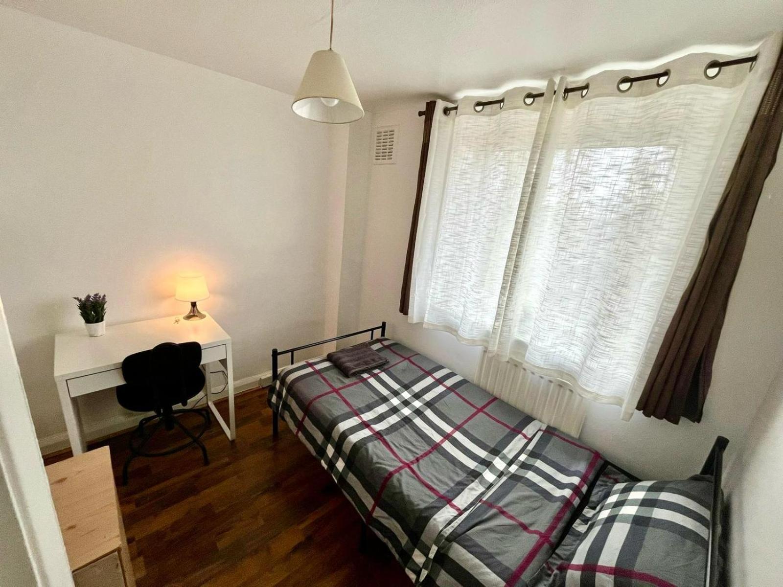 Whitechapel Station Rooms ลอนดอน ภายนอก รูปภาพ