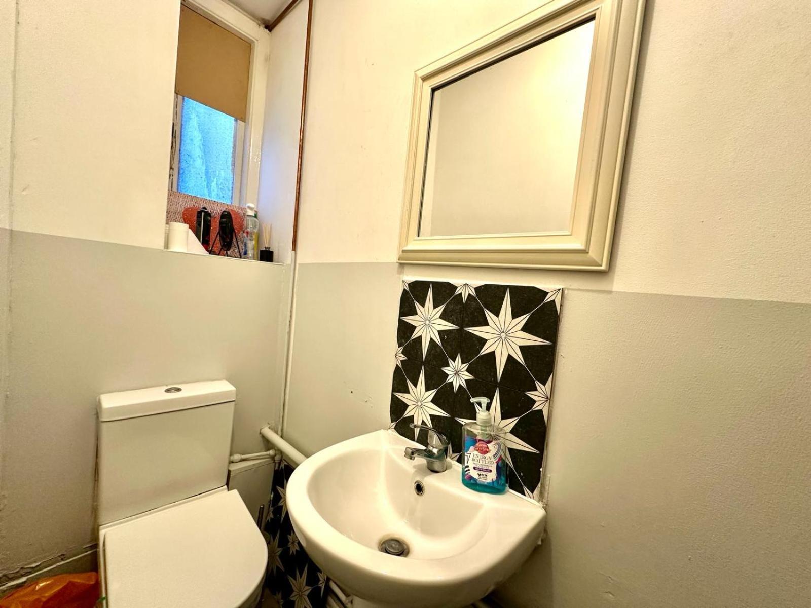 Whitechapel Station Rooms ลอนดอน ภายนอก รูปภาพ
