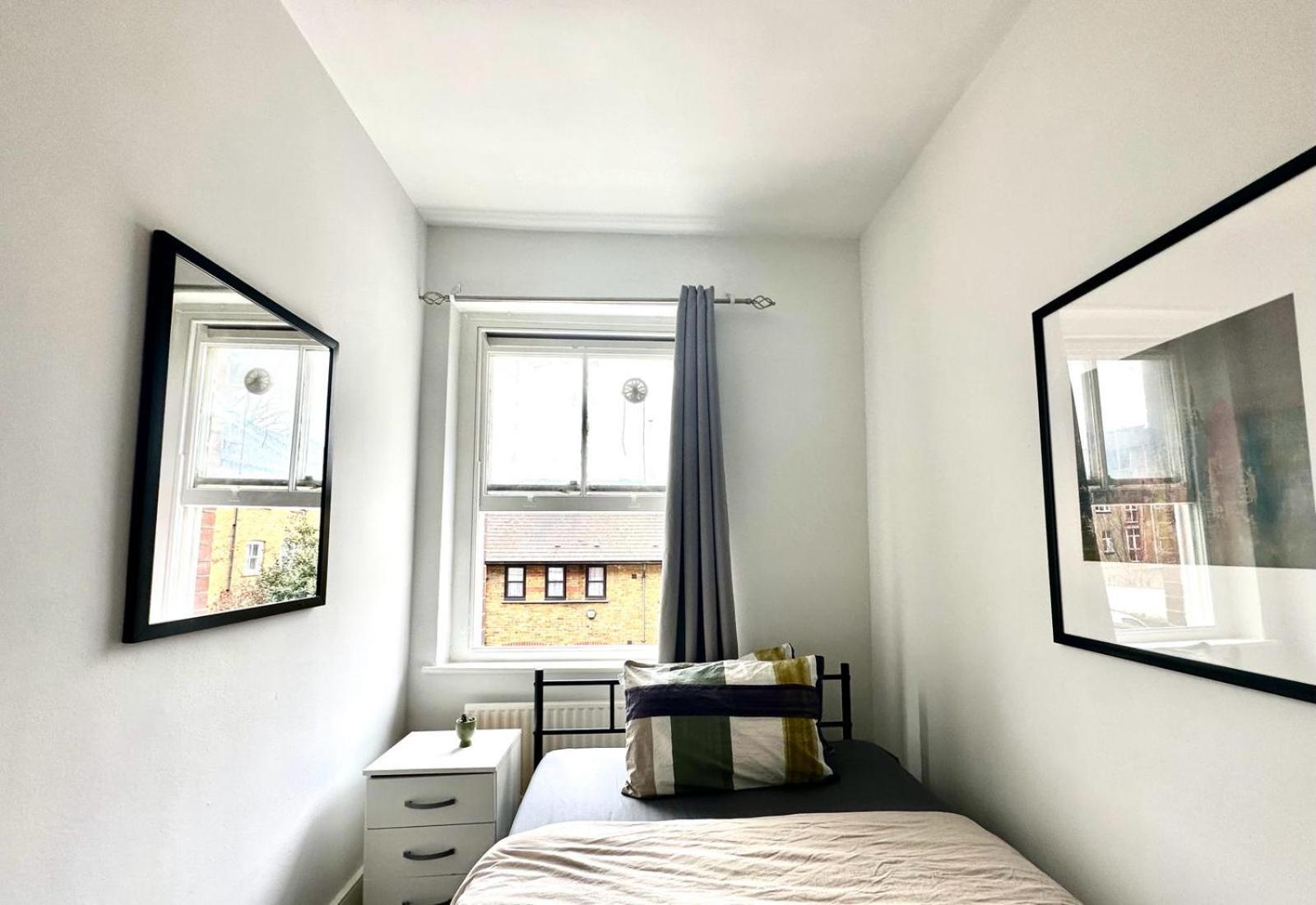 Whitechapel Station Rooms ลอนดอน ภายนอก รูปภาพ