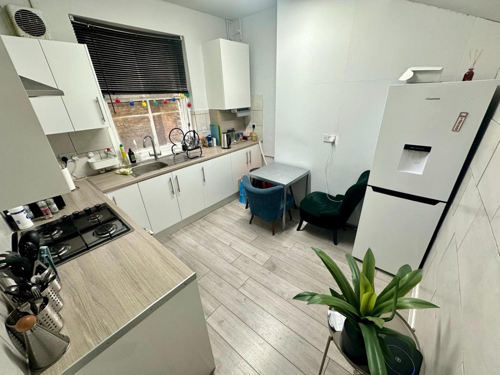 Whitechapel Station Rooms ลอนดอน ภายนอก รูปภาพ